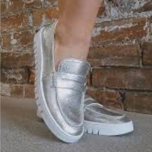 Vionic Metallic‎ Silver Loafers